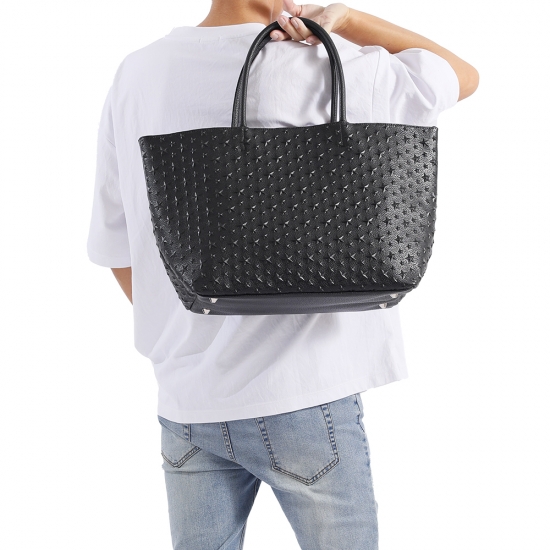 EMBOSS TOTE - L BLACK